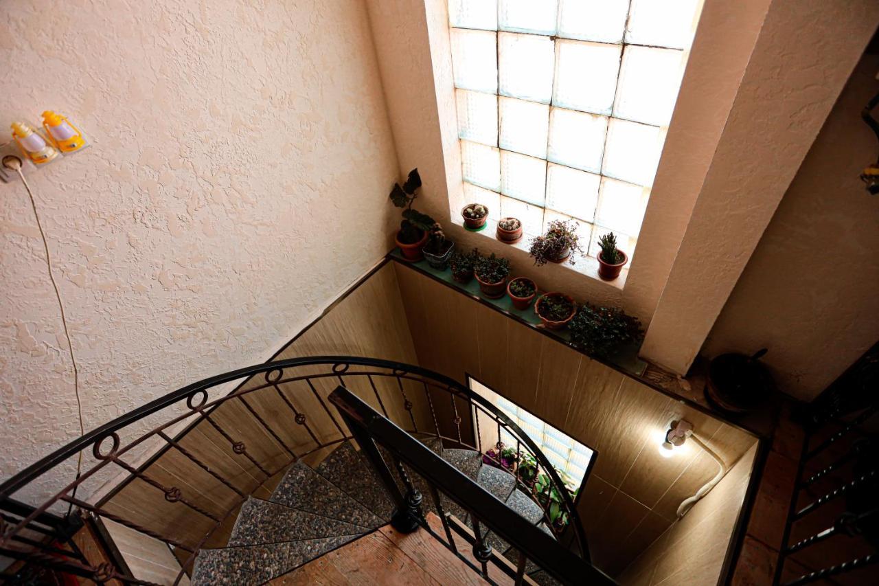 Guesthouse Gua クタイシ エクステリア 写真