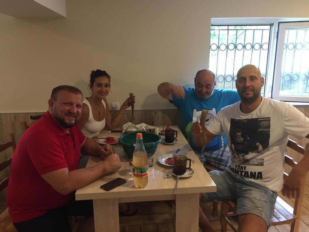Guesthouse Gua クタイシ エクステリア 写真